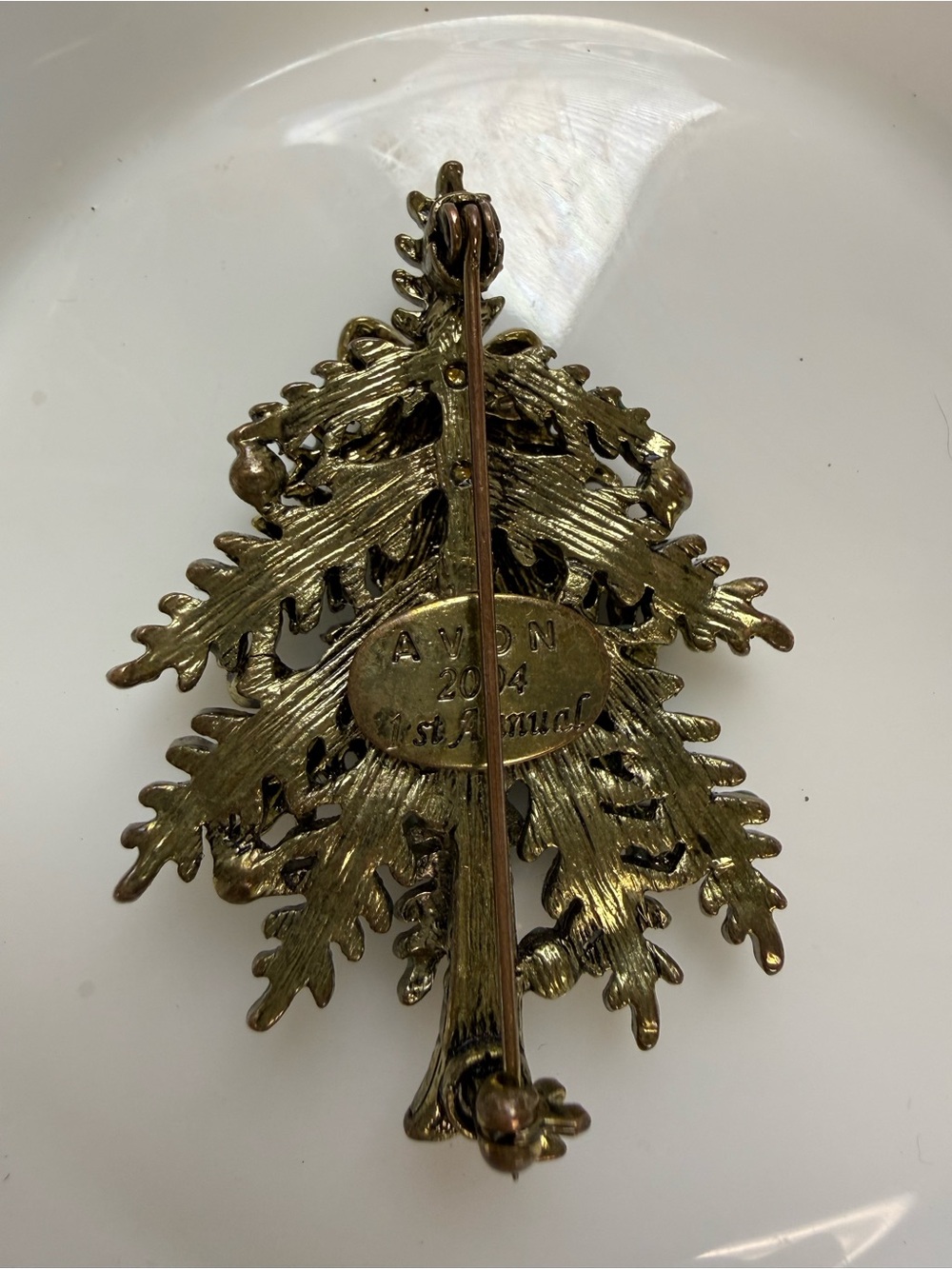Vintage Avon Christmas Tree Brooch with Multicolor Rhinestones - Picture 5 of 5